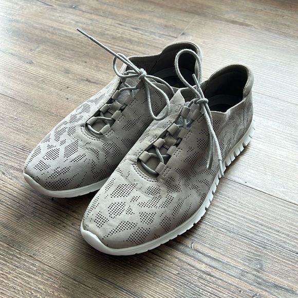 COLE HAAN Zerogrand Genevieve Size 9.5 B Perforated Sneaker Gray Nubuck W08638 - Picture 8 of 8